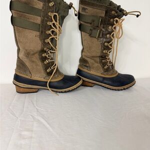 Sorel Tan and Black Lace-Up Boots